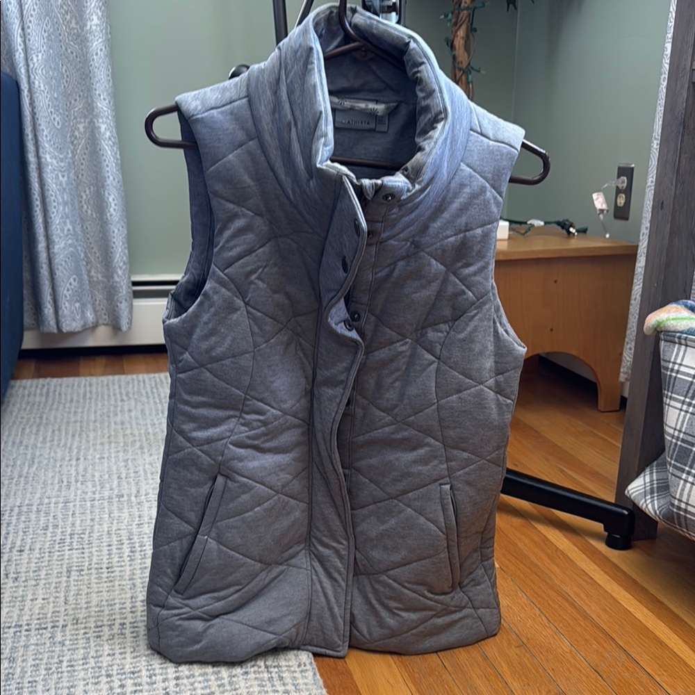 Athleta Gray quilted vest
